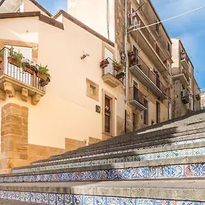 https://bb-charme-il-dito-e-la-luna.sicilyhotelsitaly.net